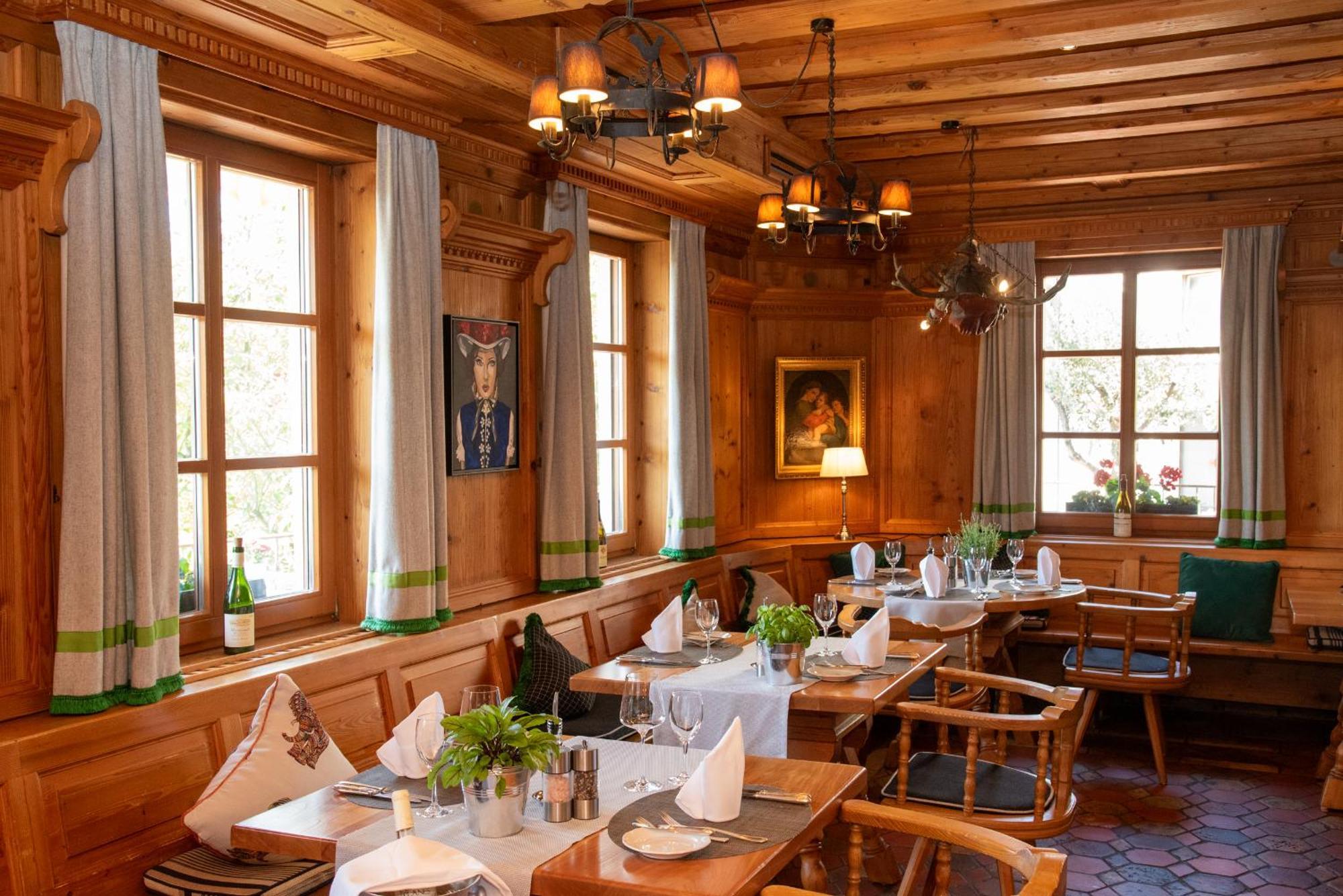 Hotel Restaurant Vinothek Lamm Bad Herrenalb Exterior foto
